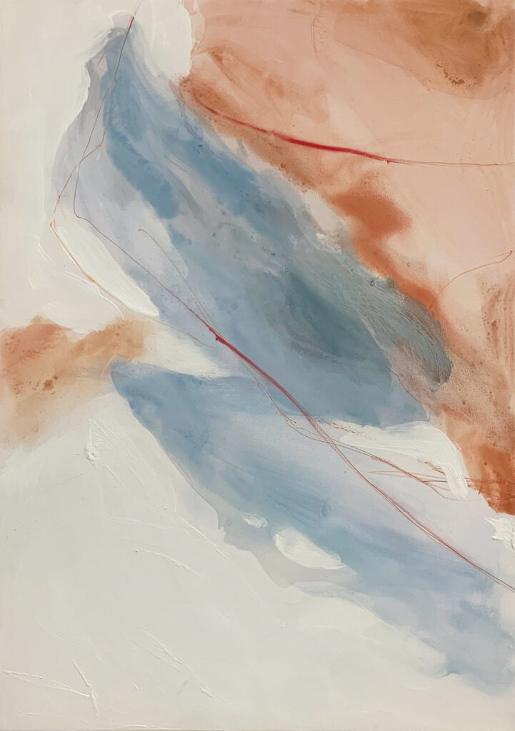 Lienzo con matices tierra y un enfoque abstracto