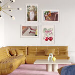 Salón con decoración de arte enmarcado