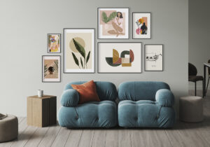 Decoración de salón elegante con arte impreso