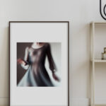 Retrato Abstracto con Vestido Liviano en Movimiento