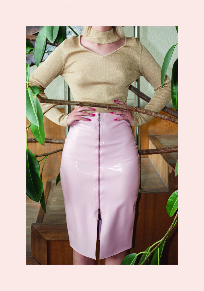 Moda Elegante con Falda Brillante