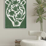 Ilustración Botánica Verde en Jarrón de Arcilla