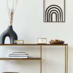 Diseño Abstracto de Arco en Tinta Negra