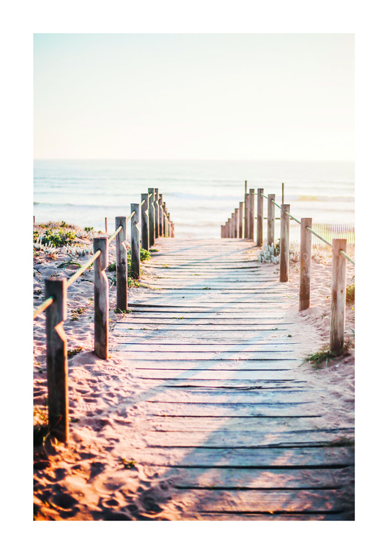 Sendero Soleado hacia Playa Escénica