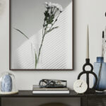 Florero Floral Elegante con Luz Suave