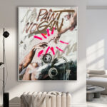 Arte Urbano con Manos y Trazos Ne¢n para Interiores Audaces