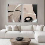 D¡ptico abstracto en tonos arena en sal¢n luminoso