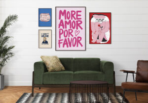 Salón Moderno con Pósters Artísticos