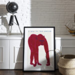 Ilustración lúdica de simio rosa