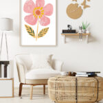 Flor rosa con hojas texturizadas