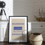 Lámina ilustrada con olas azules y mensaje Call of the Sea