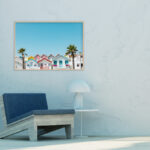 Casas Costeras Coloridas bajo Cielo Despejado