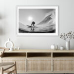 Surfista Deslizándose bajo la Luz del Sol