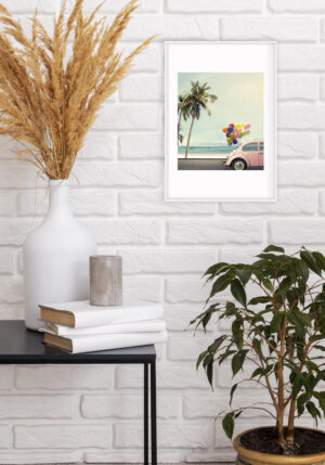 Playa Tropical con Auto Rosa