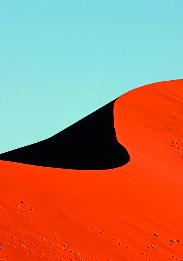 Duna Intensa sobre Cielo Azul