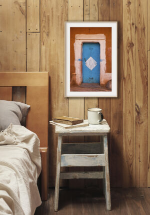 Puerta Azul sobre Pared Naranja