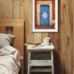 Puerta Azul sobre Pared Naranja