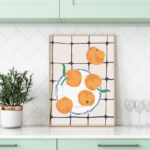 Arte de Frutas Minimalista sobre Baldosa a Cuadros