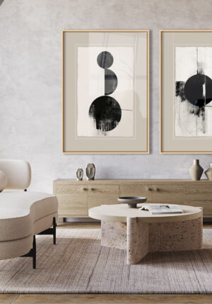 Interiorismo orgánico con arte contemporáneo y arcos decorativos.