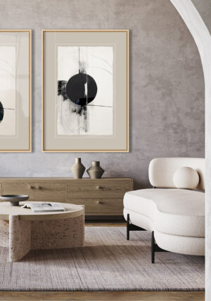 Interiorismo orgánico con arte contemporáneo y arcos decorativos.