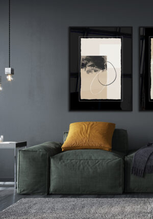 Decoración de paredes oscuras con cuadros sofisticados y contrastes de color.