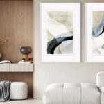 Combinación de madera y arte moderno para crear ambientes cálidos y acogedores.