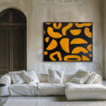 Abstracción Geométrica en Amarillo Vibrante y Negro para Interiores Audaces