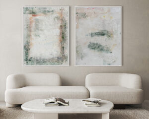 Salón elegante con cuadros abstractos en tonos neutros