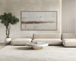 Salón minimalista con cuadro abstracto horizontal en tonos arena