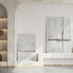 Ambiente elegante con composición de cuadros abstractos en tonos neutros