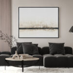 Ambiente Lienzo minimalista en tonos crema con una fina línea horizontal oscura