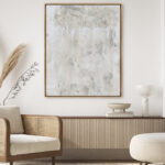 Ambiente Lienzo minimalista texturizado en tonos gris perla