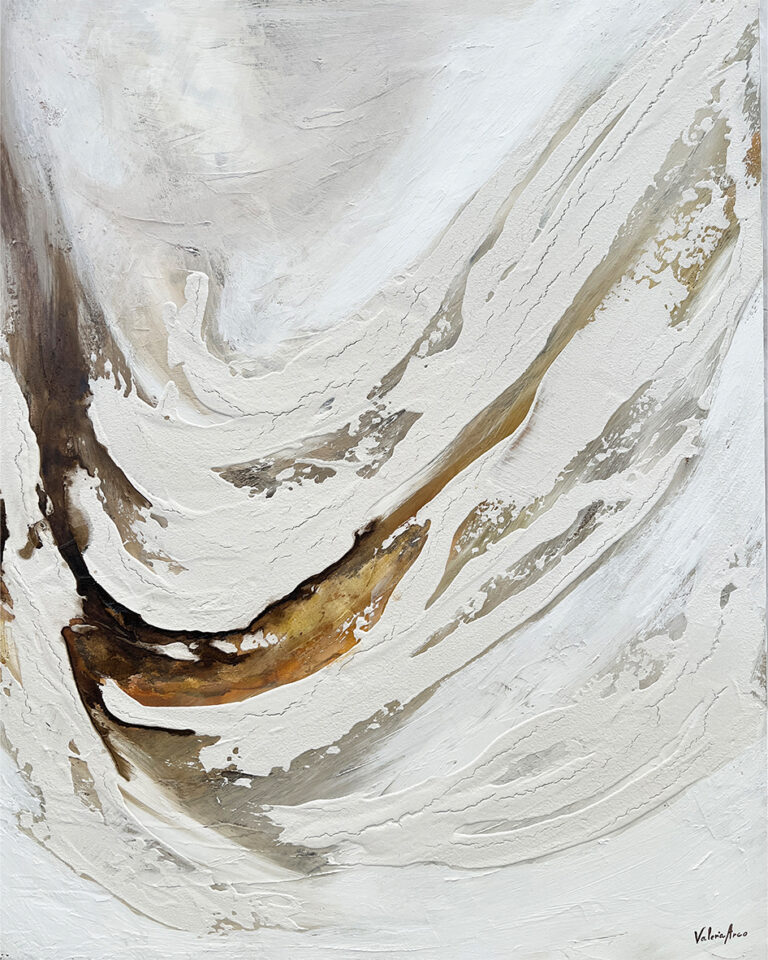 Lienzo abstracto con movimiento fluido en blanco y ocre