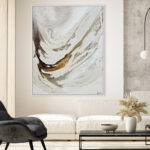 Ambiente Lienzo abstracto con movimiento fluido en blanco y ocre