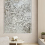 Ambiente Lienzo abstracto matérico con trazo caligráfico en relieve blanco