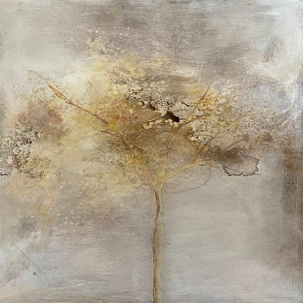Obra abstracta en técnica mixta con silueta arbórea dorada