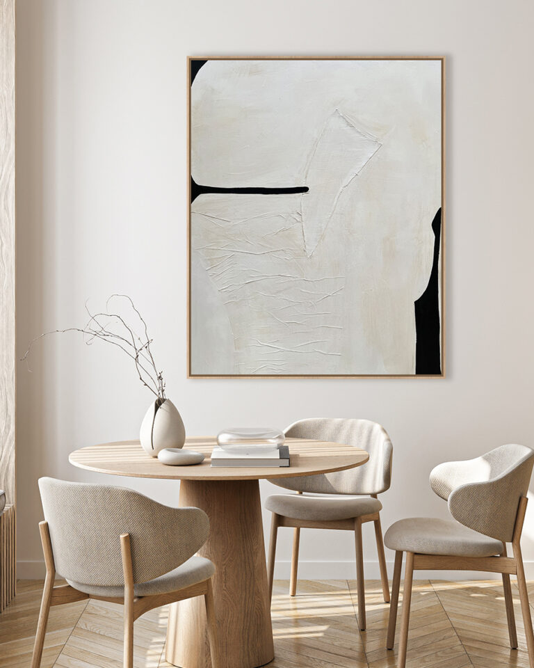 Ambiente Lienzo escultórico blanco con relieve triangular y contornos negros